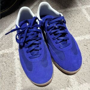 Converse Blue Sneakers Classic Low-Top Design